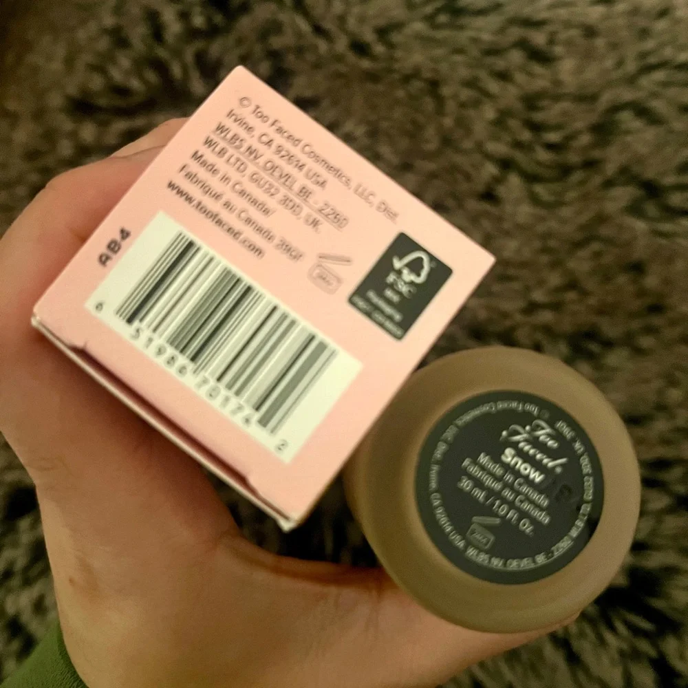 Too Faced Born This Way Undetectable Foundation Snow